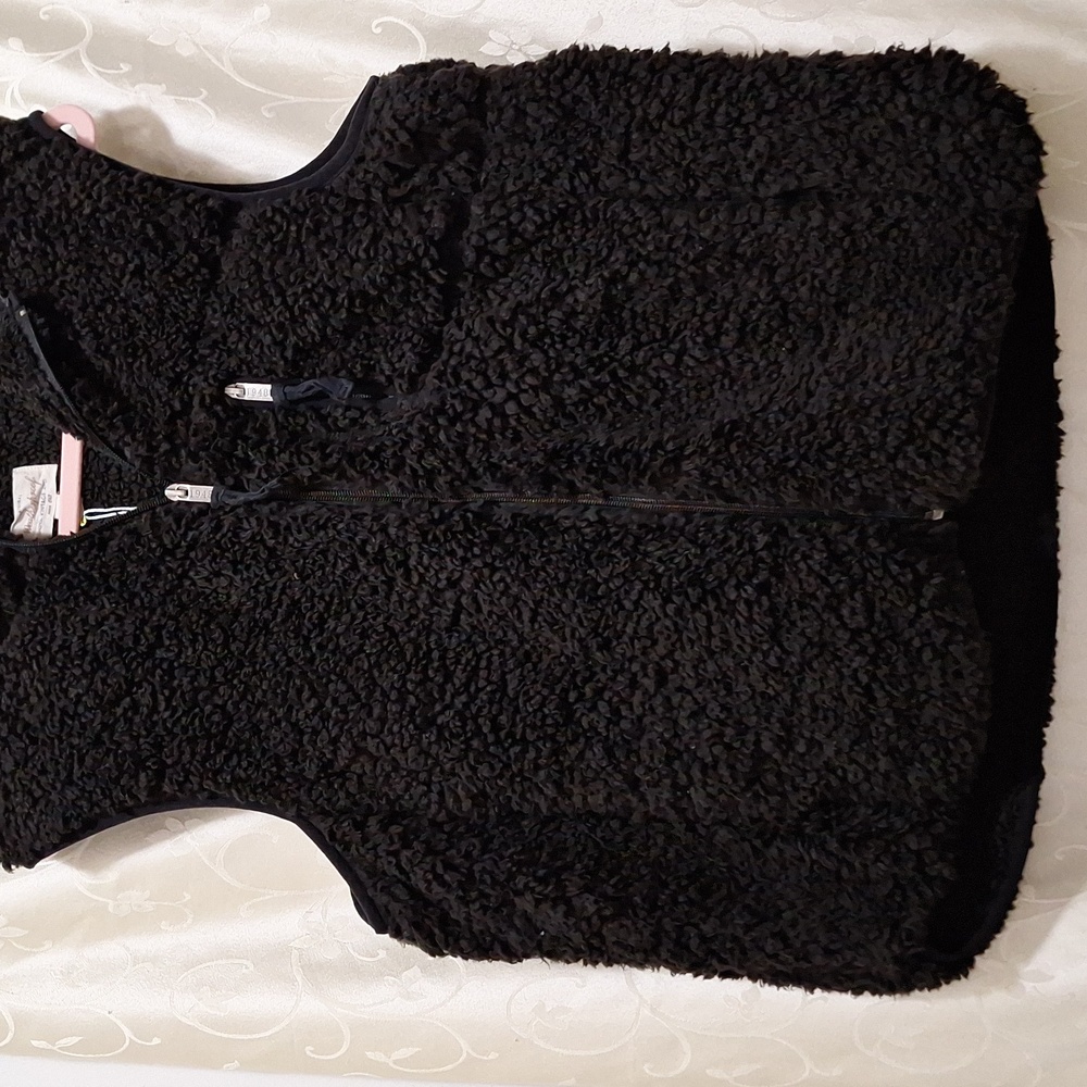 Weatherproof Hooded Black Sherpa Vest - Picture 2 of 8